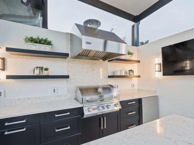 Goodbye Subway Tile: Why Solid Slab Backsplashes Are Taking Over Kitchens in 2026